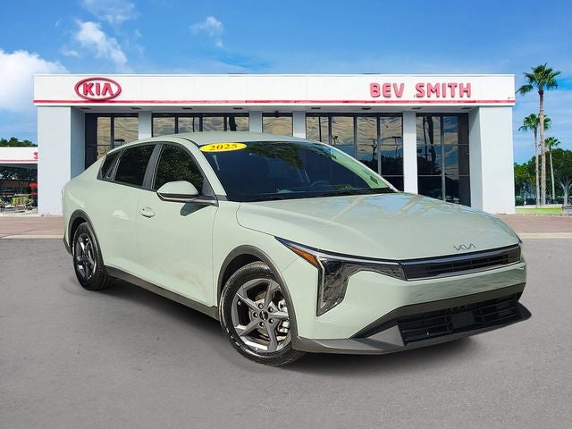2025 Kia K4 LXS AT's photo