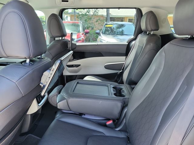 2024 Kia Carnival SX